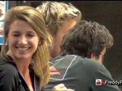 casque audio branché l’aise bibliothèque