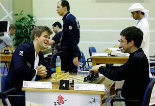 Échecs : Carlsen en tête à Dubai