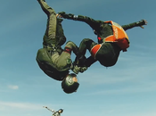 Full Contact Skydiving: baston dans airs!