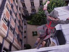 parkour impressionnant d’Assassin’s Creed dans rues Paris