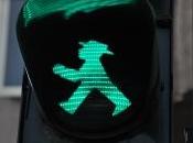 Petit Ampelmann, peut-on traverser carrefour?