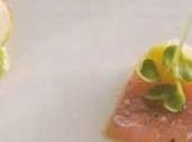 Saumon mariné façon grawlax, crème petits pois oignon pickles