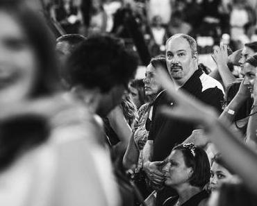 Elle photographie la solitude des papas au concert de « One Direction »