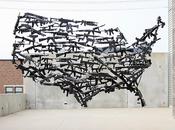 "Gun Country" carte avec armes plastique, Michael Murphy Sculpture