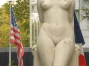 Bercy, statue drapeau américain