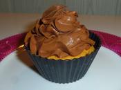 premier cupcake: Ganache montée chocolat noir coeur confiture griottes
