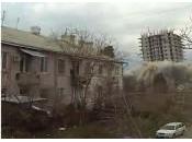 INSOLITE: immeuble dynamité tombe pas!