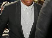 Pharrell Williams débarque tribunal avec lunettes Chanel