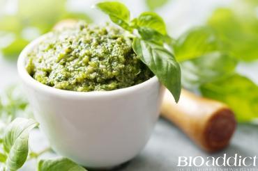 Pesto de fanes de radis bio aux noisettes