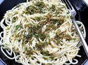 Spaghetti sauce crue olives vertes fines herbes