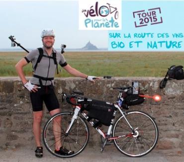 Il parcourt la France à vélo à la rencontre des vignerons bio