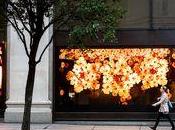 Décoration très florale dans l'Apple Store Selfridges Londres.