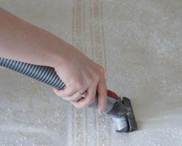 Du bicarbonate de soude sur votre matelas. Un truc que vous devriez essayer immédiatement