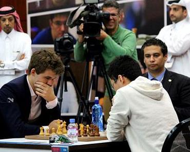 Magnus Carlsen donne une leçon d'échecs