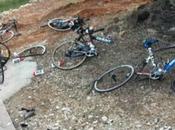 équipe cycliste tapis lors d’un accident voiture