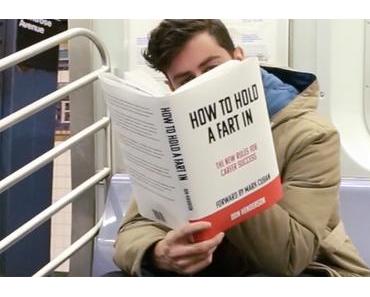 Il piège les usagers du métro avec ses livres fictifs