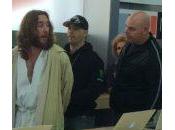 Insolite homme déguisé Jésus arrêté dans Apple Store