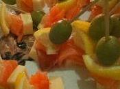 Mini brochettes saumon fumé, olives, gruyère citron