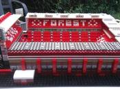 Foot reproduit stades Premier League Lego.
