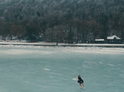 patineuse nous fait découvrir gelé Balaton Hongrie
