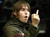 Liam Gallagher clin d’oeil Beatles #liamgallagher #beatles #Chinatown #wallofglass
