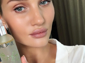 Rosie Huntington-Whiteley, égérie l’Eau Beauté Caudalie