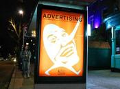 artiste s’est tête détourner panneaux publicitaires Londres