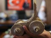 char jouet vieux 5000 découvert Turquie dans tombe d'un enfant