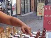 Parties d'échecs plein pour petits grands