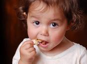 OBÉSITÉ INFANTILE Faire grignoter enfants, c’est encourager trop manger
