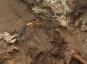 archéologues découvrent coiffe tabard culture Chimú Pérou