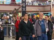 Craft beer passagers rendent l'aéroport international Denver pendant voyages vacances occupés Malt