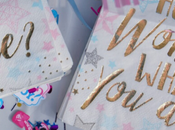 Fille garçon mystère bébé levé