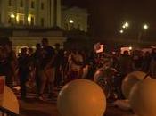 Bière artisanale policiers Capitole frappés avec batte bouteille bière lors d’une manifestation Richmond brune