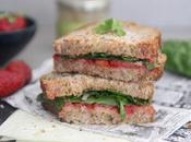 Sandwich grillé fraises-tapenade-blettes