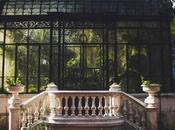 kiosque bois milieu jardin comme dans romans anglais