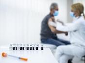 COVID-19 vaccination est-elle associée plus moins d’infections asymptomatiques