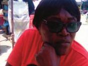 Cameroun Phanie Djeudi vends déchets d’habits»