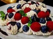 Pavlova framboises myrtilles.