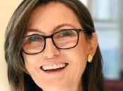 Cathie Wood d’Ark Invest compare Tesla Apple, prédit perturbation technologique masse détaille l’objectif principal crypto dans nouvelle interview. Voici meilleures citations.