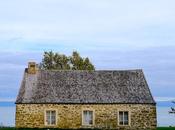vieille maison l’Isle-aux-Coudres, deux horizons… Horizon photographe debout, horizon terre.