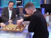 Maxime Vachier-Lagrave joue super blitz échecs France Télévisions