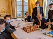 Premier Ministre Jean Castex reçoit deux champions d'échecs français Matignon