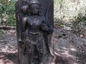 pierres représentant héros l'ère Kongu Chola découvertes Annur inde