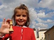 ans, Anaïs joue échecs gagne contre grands