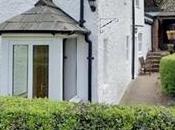 Charmant cottage bord rivière inspiré tube Beatles