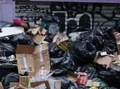 L'amoncellement poubelles Paris, symbole France grévicole