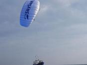 Quand cargos mettent kite-surf&#8230;via gizmodo.com